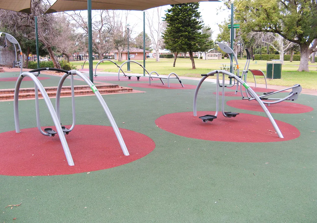 Skieur aérien à Calisthenics Park at Dubbo Aquatic Leisure Centre, Dubbo – photo 2 sur 7