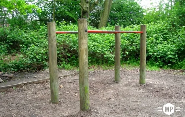 Parallele presso Calisthenics Park at Archway Road, Greater London – foto 2 di 5