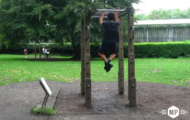 Bauchbank bei Calisthenics Park at Battersea Park Fitness Trail, Greater London – Foto 3 von 6
