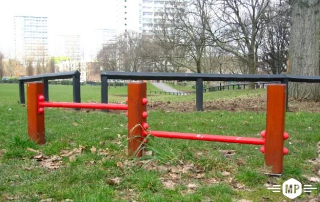 Balance Beam at Calisthenics Park at Harrow Road, City of Westminster – photo 3 of 5