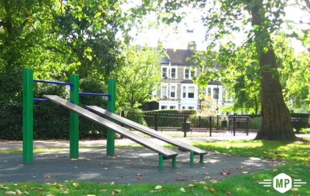 Pull Up Bar at Calisthenics Park at Kingswood Avenue, Greater London – photo 1 of 4
