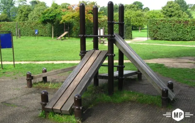 Panca per addominali presso Calisthenics Park at Prince Albert Road, Greater London – foto 4 di 4