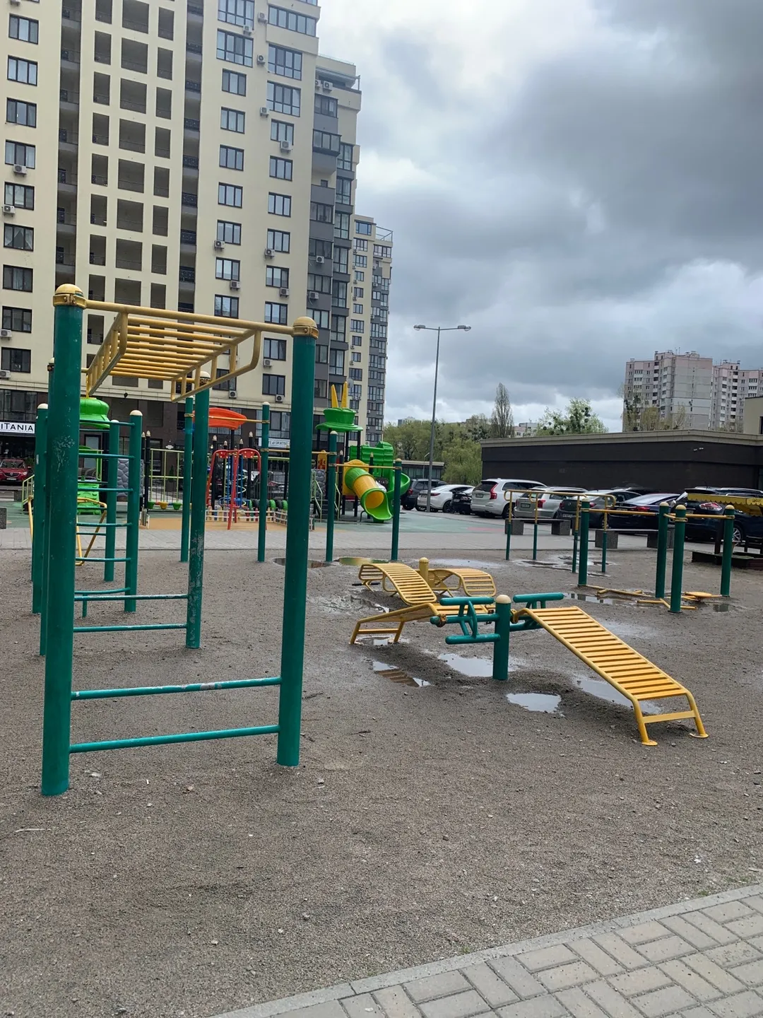 Bare paralele la Calisthenics Park at вулиця Самійла Кішки, Київ – fotografia 2 din 2