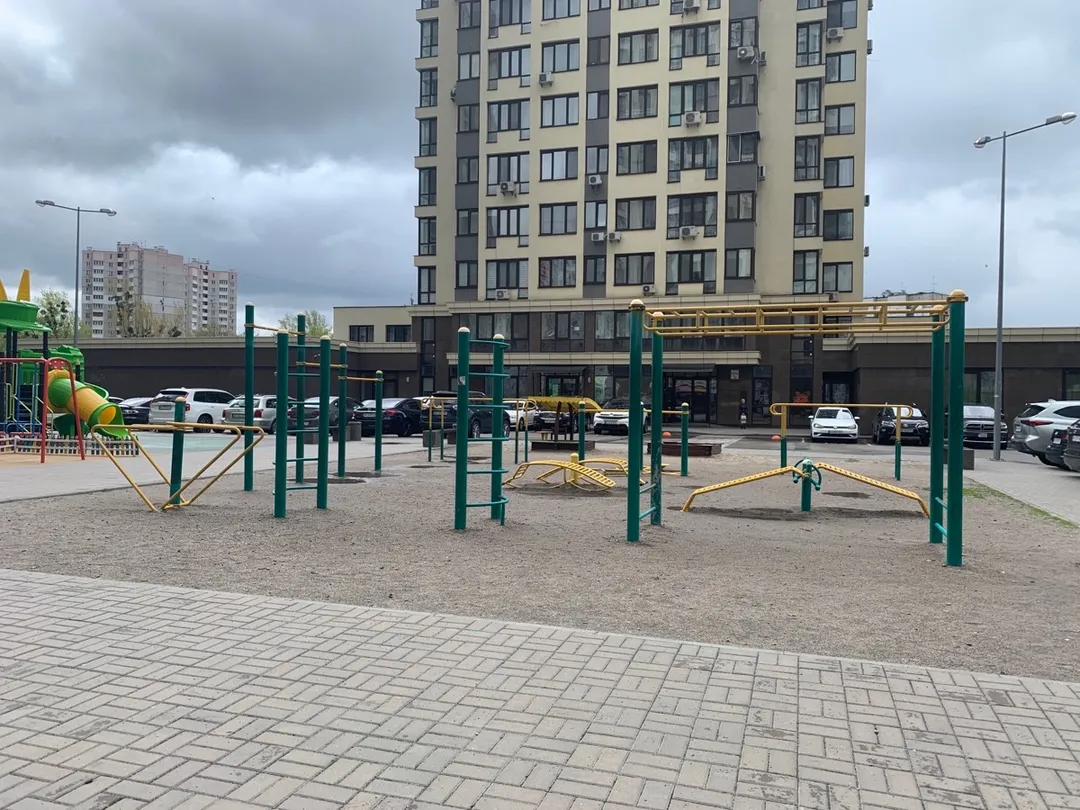 Bară de tracțiuni la Calisthenics Park at вулиця Самійла Кішки, Київ – fotografia 1 din 2
