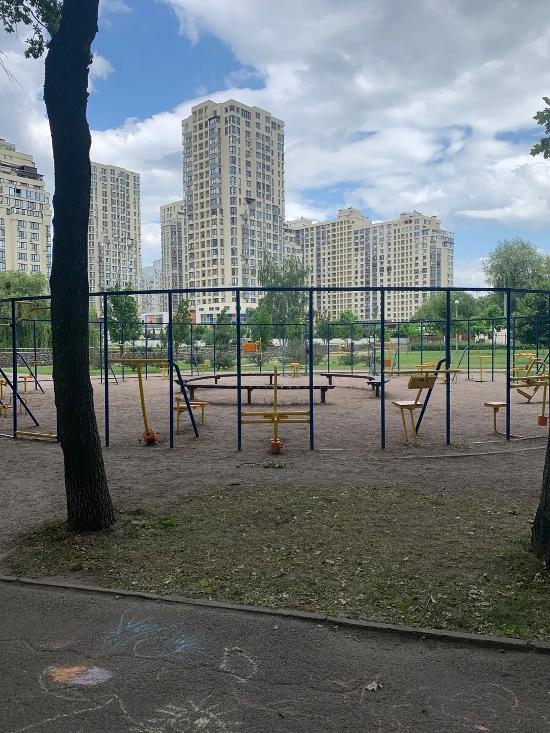 Klimmzugstange bei Calisthenics Park at вулиця Докії Гуменної, Київ – Foto 1 von 4