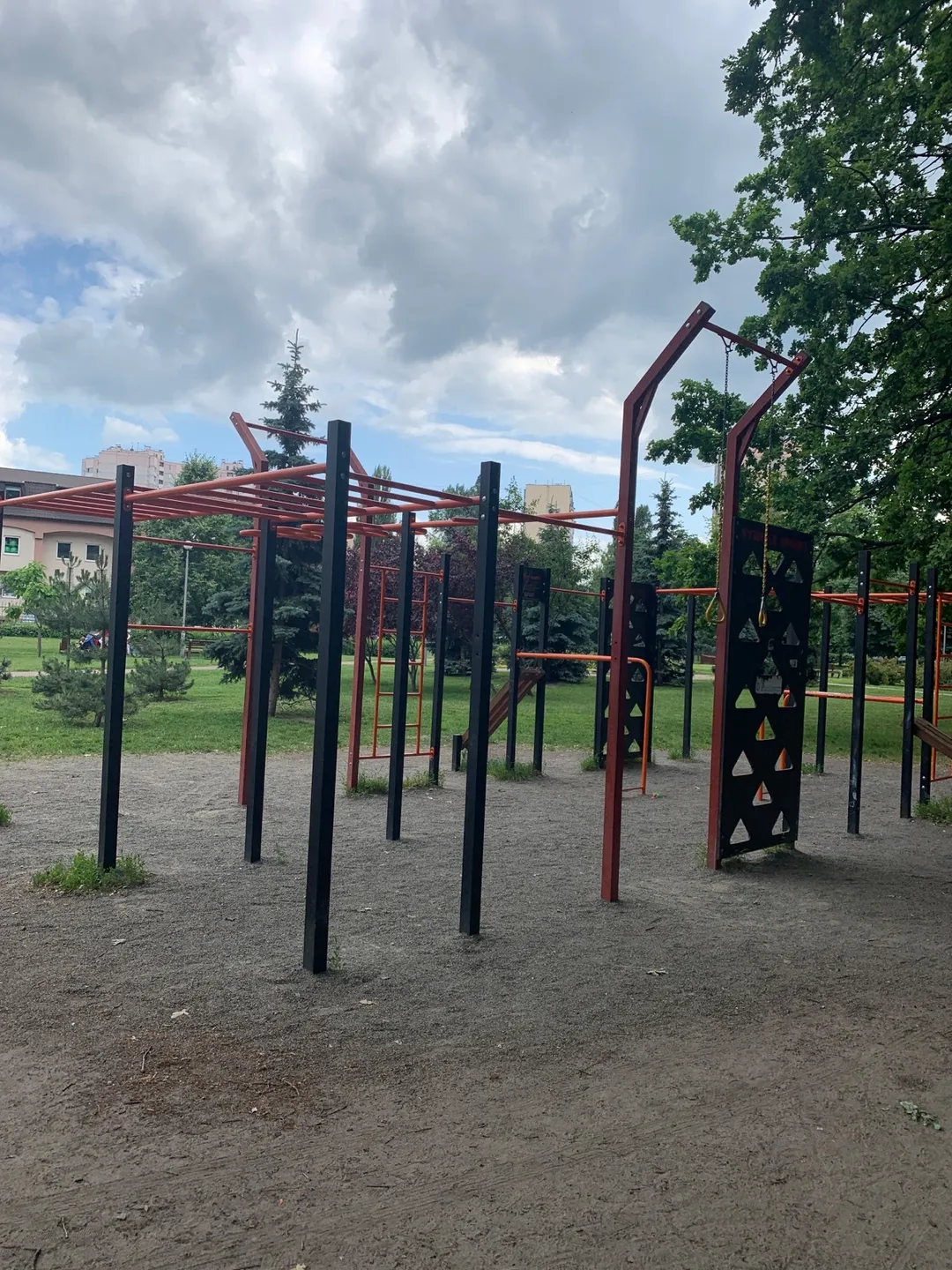 Hangelstange bei Calisthenics Park at вулиця Докії Гуменної, Київ – Foto 3 von 4