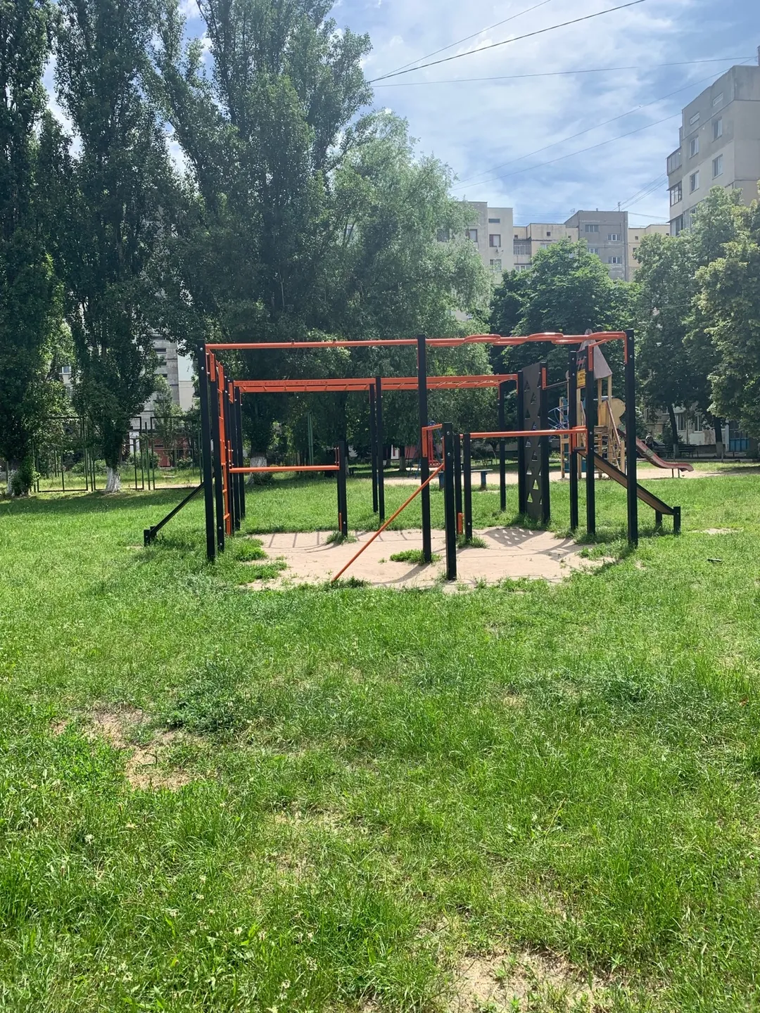 Bară de tracțiuni la Calisthenics Park at вулиця Дмитра Луценка, Київ – fotografia 1 din 2