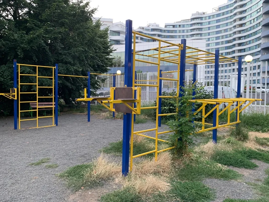 Klimmzugstange bei Calisthenics Park at Літературна вулиця, Одеса – Foto 1 von 1