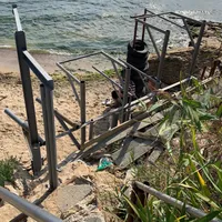 Маленькая площадка на берегу моря
В одном метре от воды =)