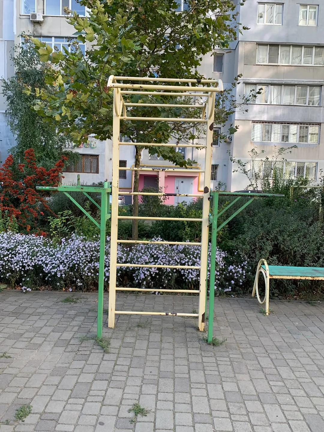 Klimmzugstange bei Calisthenics Park at Середньофонтанська вулиця, Одеса #wp1301 – Foto 1 von 1