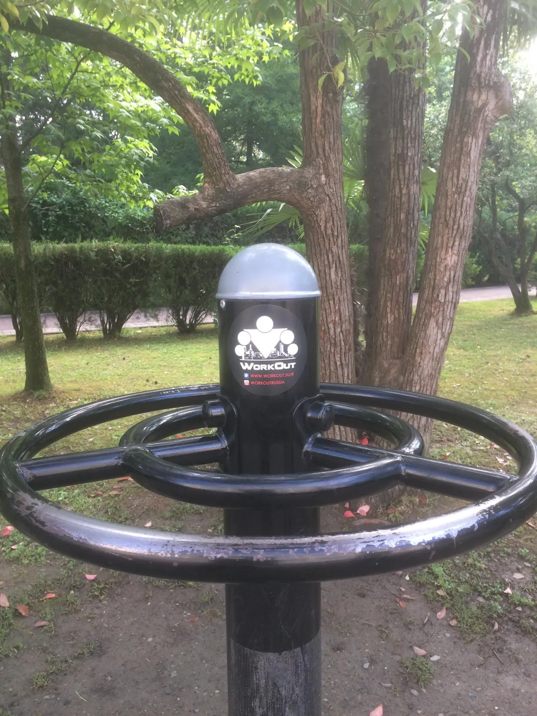 Panca per addominali presso Outdoor Gym in Театральная, Сочи – foto 4 di 4