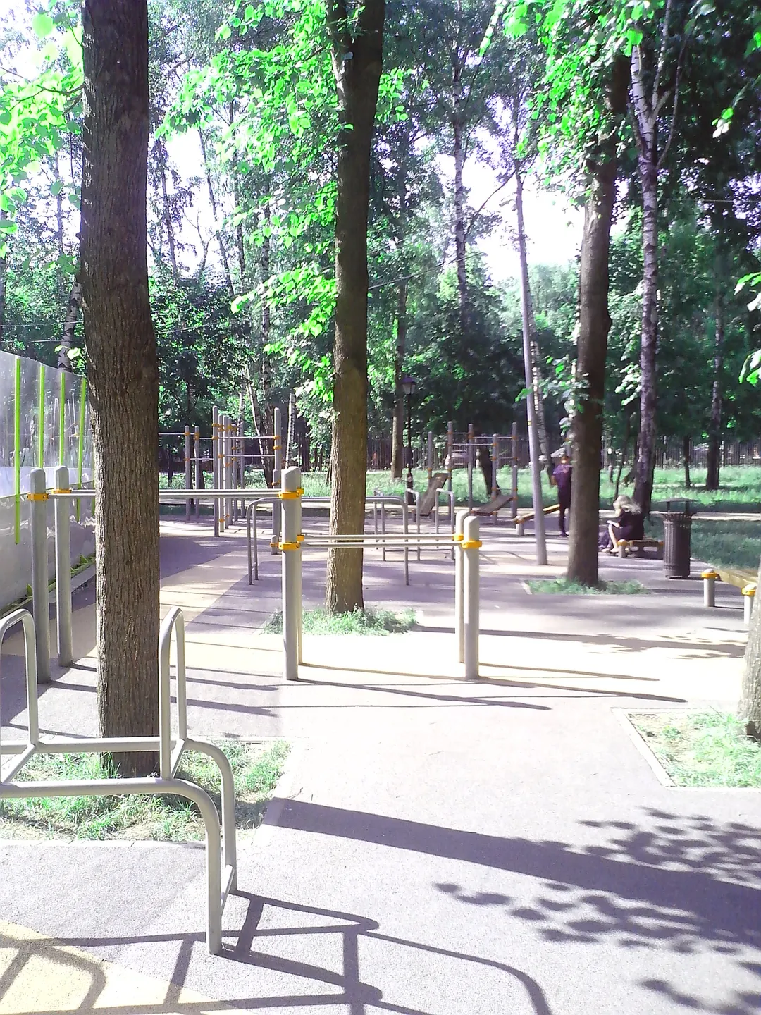 Sbarra per trazioni presso Calisthenics Park at Янтарный проезд, Москва – foto 1 di 4