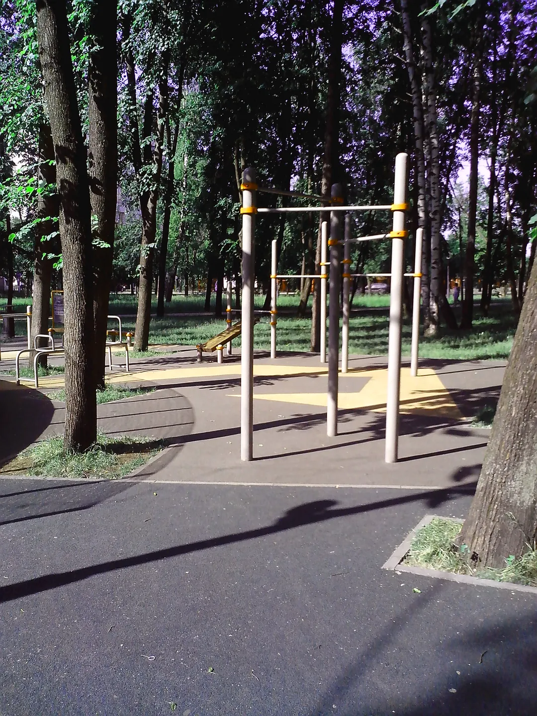 Parallele presso Calisthenics Park at Янтарный проезд, Москва – foto 2 di 4