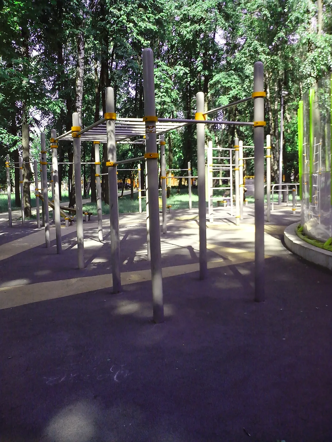 Monkey bar presso Calisthenics Park at Янтарный проезд, Москва – foto 3 di 4