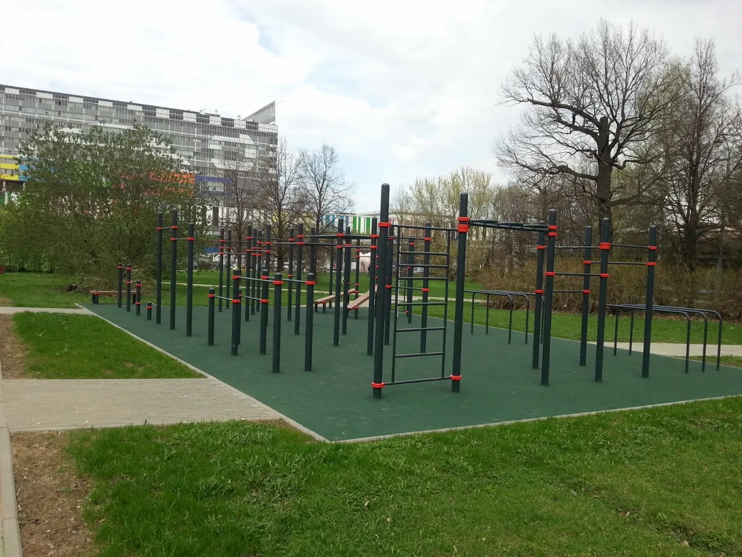 Parallele presso Calisthenics Park at Ботаническая улица, Москва – foto 2 di 4