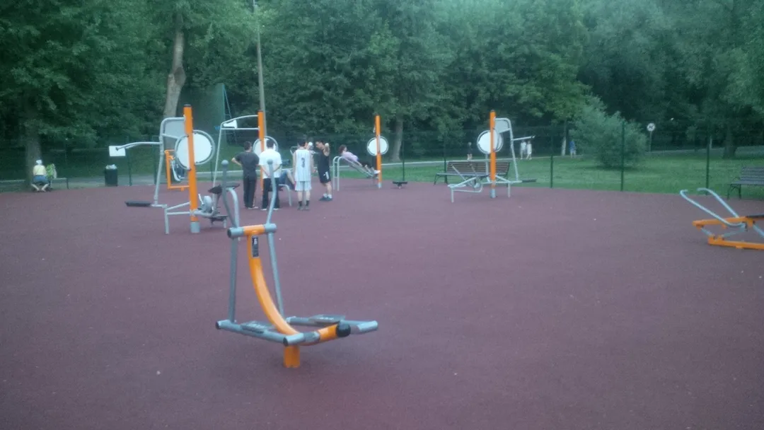 Banco de Abdominales en Calisthenics Park at Головинская набережная, Москва – foto 4 de 6