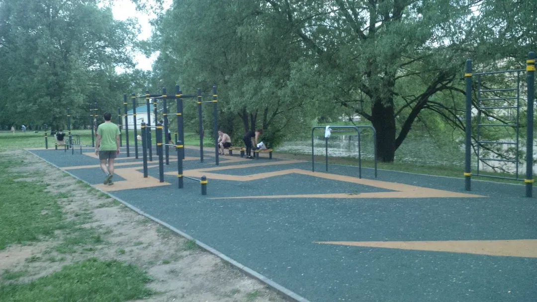 Barra de Dominadas en Calisthenics Park at Головинская набережная, Москва – foto 5 de 6