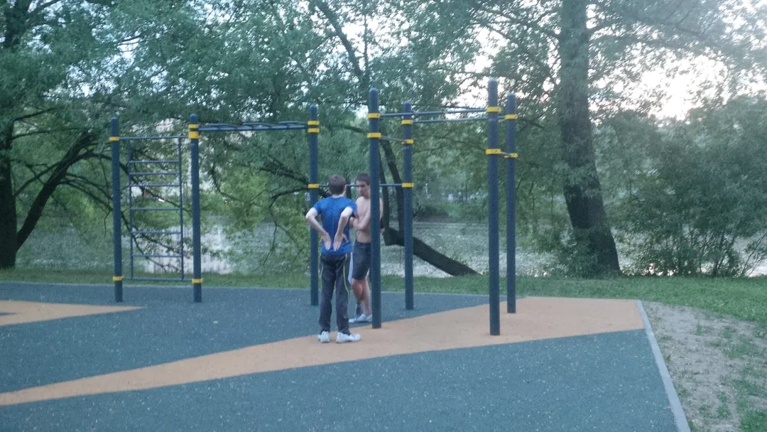 Barras de Mono en Calisthenics Park at Головинская набережная, Москва – foto 3 de 6