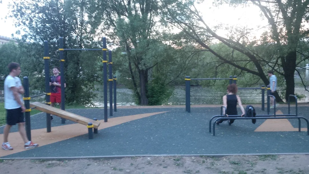 Barra de Dominadas en Calisthenics Park at Головинская набережная, Москва – foto 1 de 6