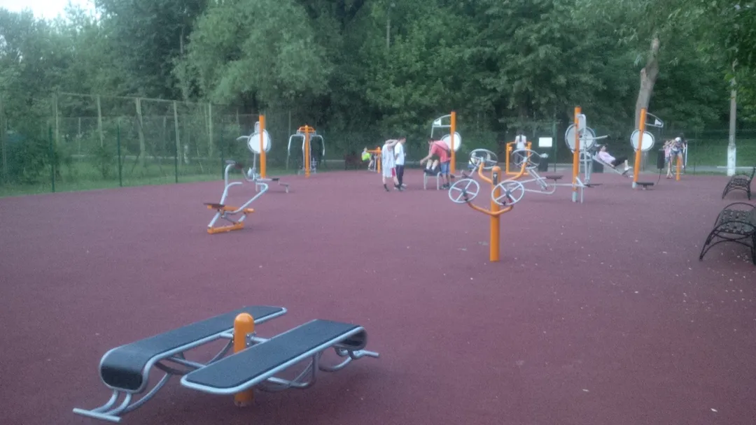 Barras Paralelas en Calisthenics Park at Головинская набережная, Москва – foto 6 de 6