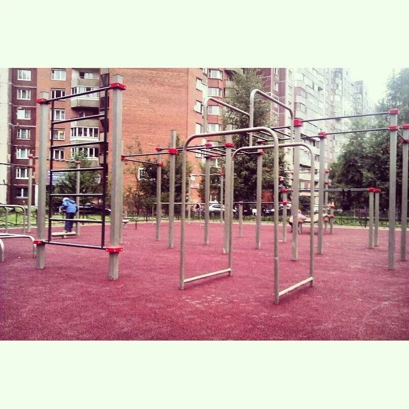 Banco de Abdominales en Calisthenics Park at Яхтенная улица, Санкт-Петербург – foto 5 de 8