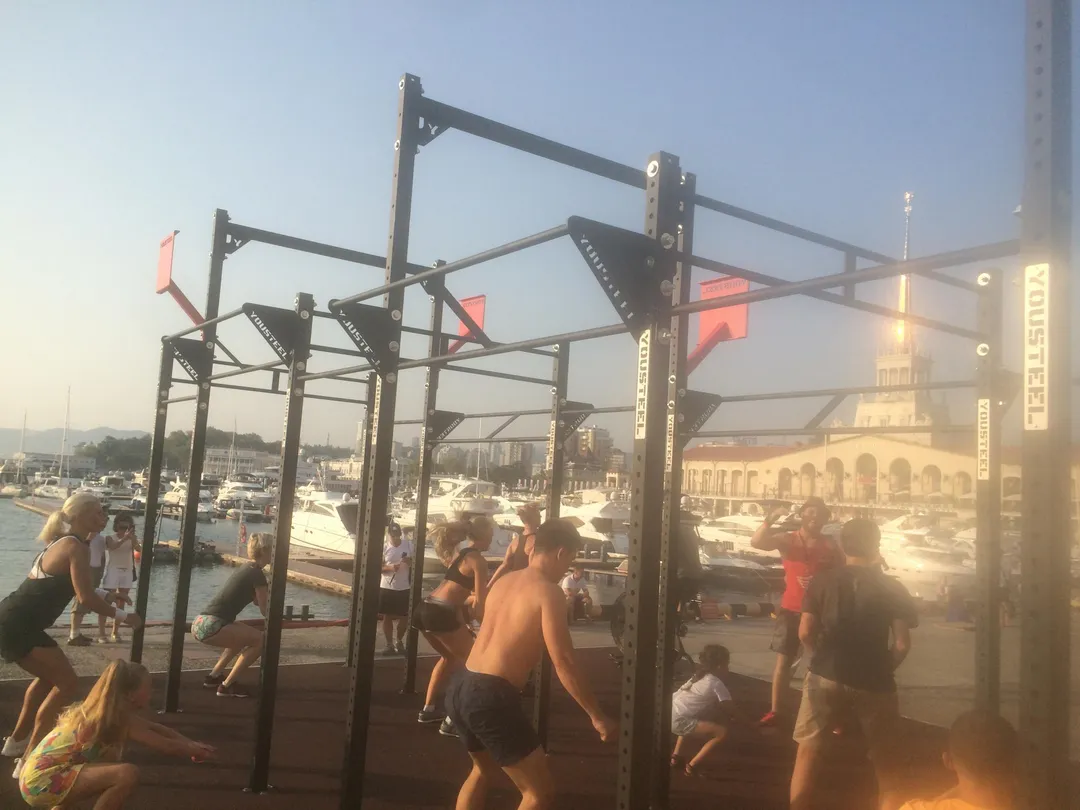Турник на площадке Calisthenics Park at Внутренний мол, Краснодарский край – фото 1 из 5
