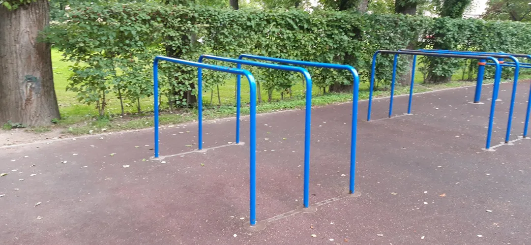 Abs Bench at Calisthenics Park at Кузнецовская улица, Санкт-Петербург – photo 6 of 10