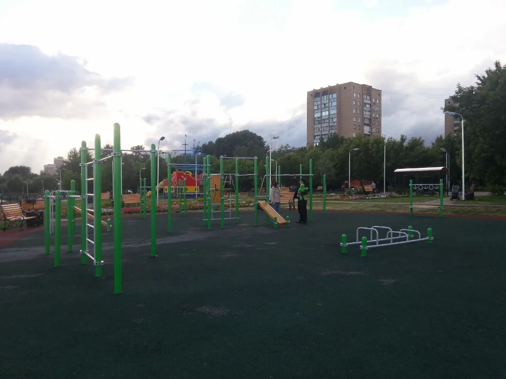 Pull Up Bar at Calisthenics Park at 2-й Южнопортовый проезд, Москва – photo 1 of 3