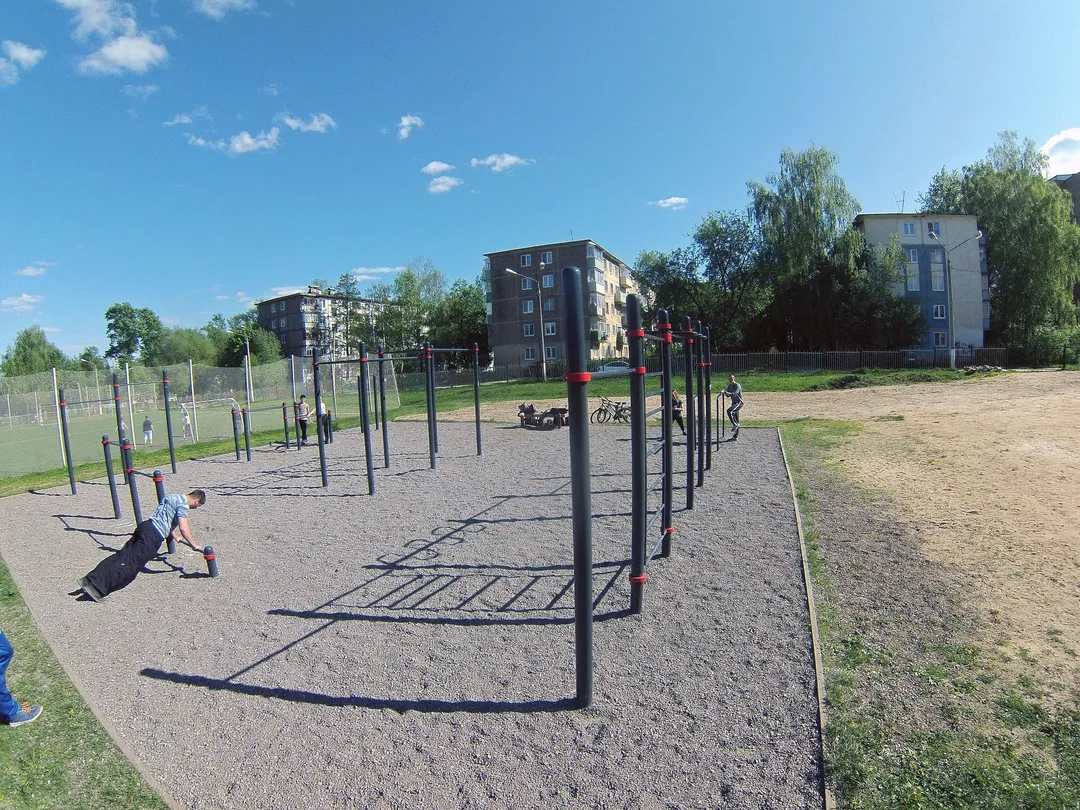Barre de traction à Calisthenics Park at Теремок, Егорьевск – photo 1 sur 2