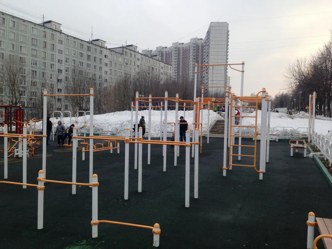 Pull Up Bar at Calisthenics Park at улица Рокотова, Москва – photo 1 of 3