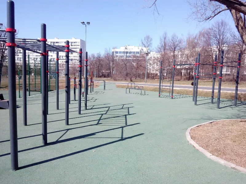 Parallele presso Calisthenics Park at Главная дорожка, Москва – foto 2 di 3