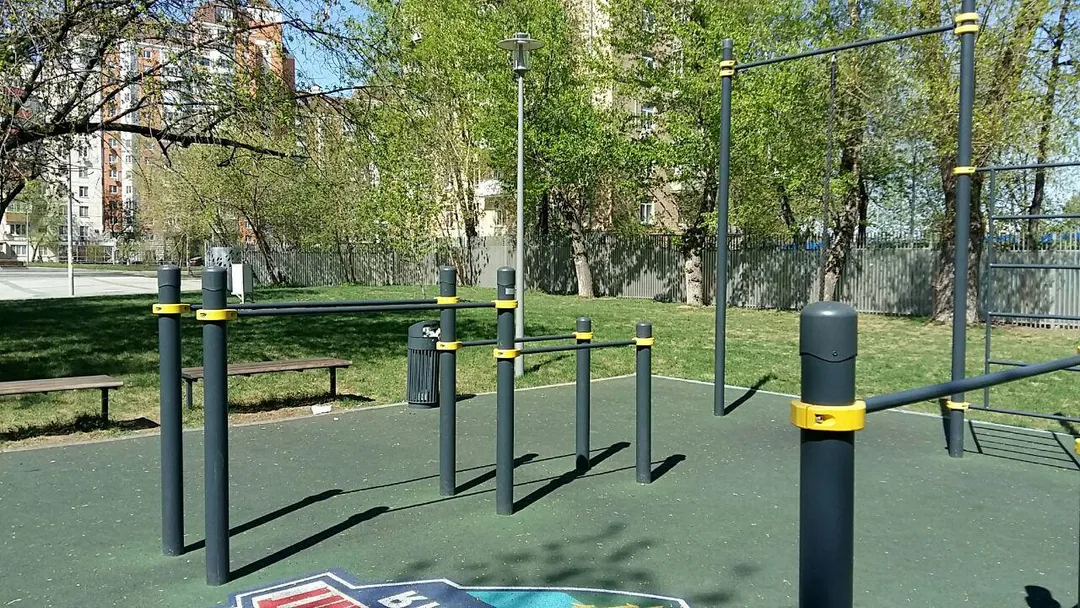 Barras de Mono en Calisthenics Park at улица Пресненский Вал, Москва – foto 3 de 4