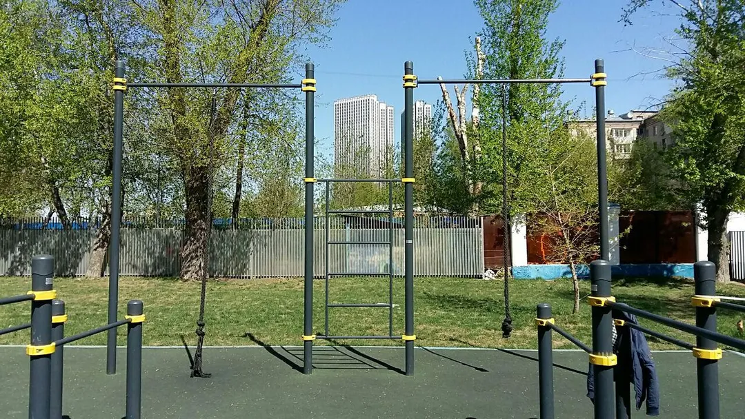 Espalderas en Calisthenics Park at улица Пресненский Вал, Москва – foto 4 de 4