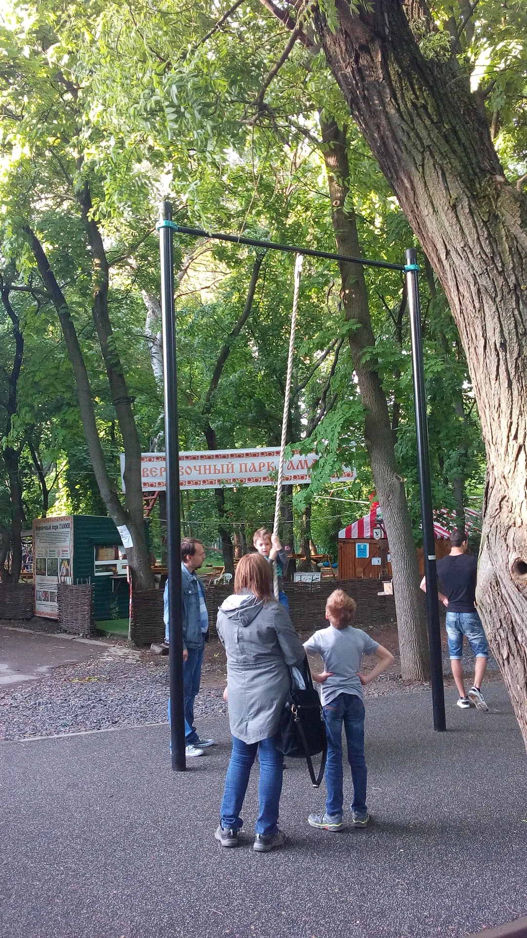 Bară de tracțiuni la Calisthenics Park at Театральная площадь, Ростов-на-Дону – fotografia 7 din 13