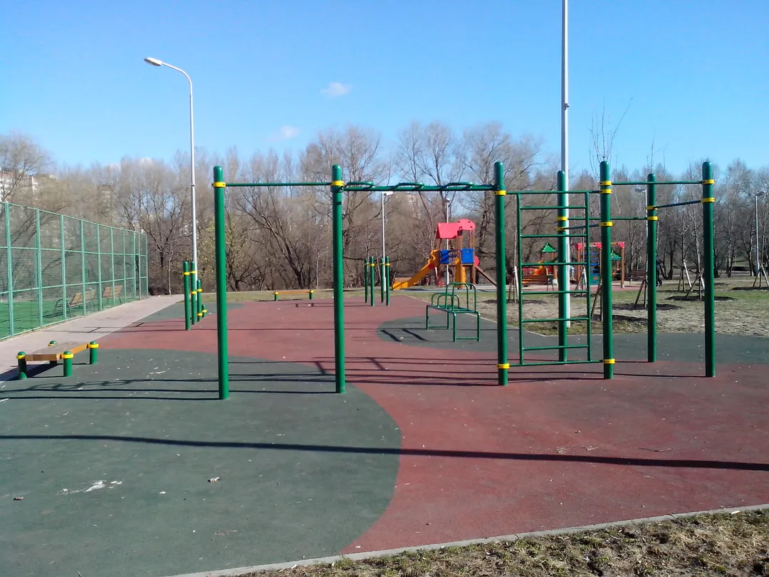 Pull Up Bar at Calisthenics Park at Сухонская улица, Москва – photo 1 of 3