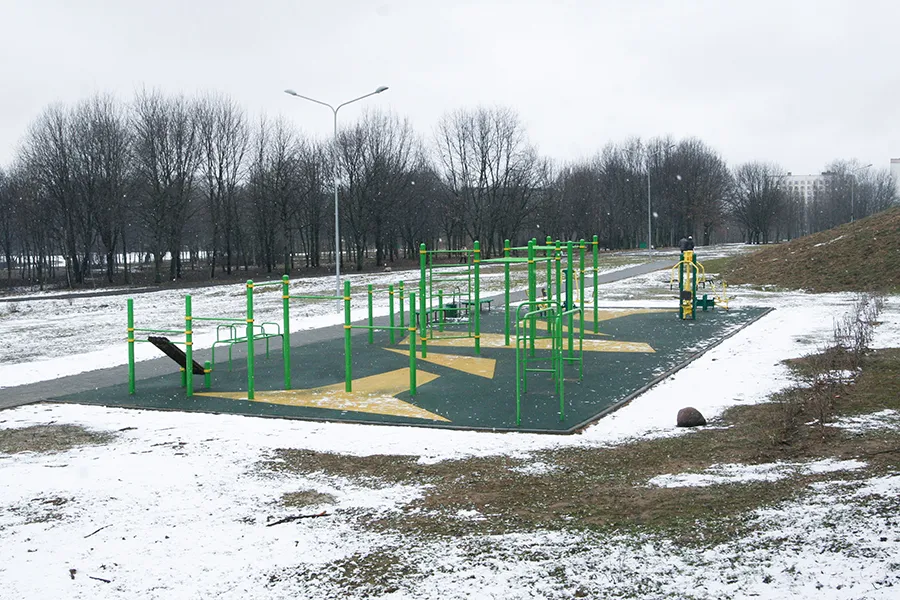 Pull Up Bar at Calisthenics Park at вуліца Пятра Глебкі, Мінск – photo 1 of 5