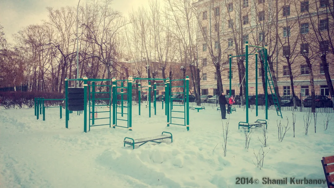 Barras Paralelas en Calisthenics Park at Сад им. Павлика Морозова, Екатеринбург – foto 2 de 11