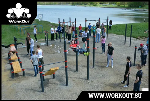 Sbarra per trazioni presso Calisthenics Park at Архиерейская дорога, Ставрополь – foto 1 di 1