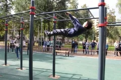 Monkey Bars at Calisthenics Park at улица Зарубина, Йошкар-Ола – photo 8 of 9