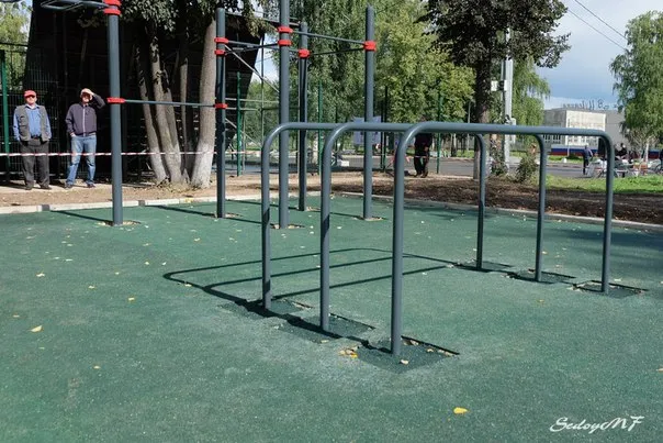 Abs Bench at Calisthenics Park at улица Зарубина, Йошкар-Ола – photo 5 of 9