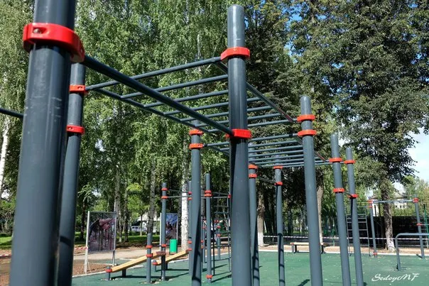 Pull Up Bar at Calisthenics Park at улица Зарубина, Йошкар-Ола – photo 1 of 9
