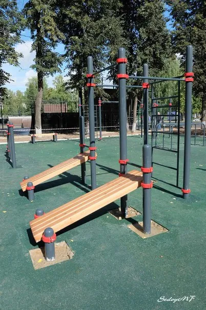 Monkey Bars at Calisthenics Park at улица Зарубина, Йошкар-Ола – photo 3 of 9