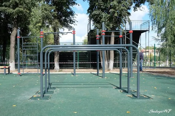 Parallel Gym Bars at Calisthenics Park at улица Зарубина, Йошкар-Ола – photo 7 of 9
