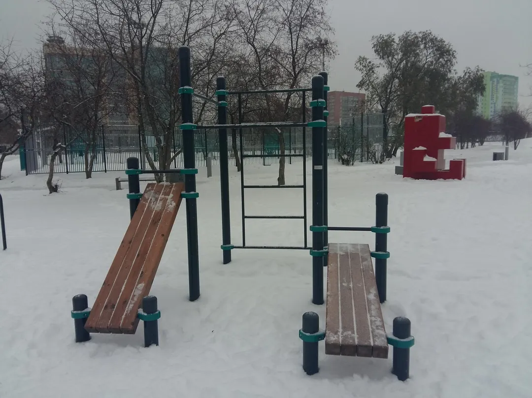 Abs Bench at Calisthenics Park at Екатерининская улица, Пермь – photo 11 of 11