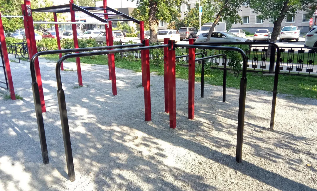 Рукохід на майданчику Calisthenics Park at Ядринцевская улица, Новосибирск – фото 4 з 7