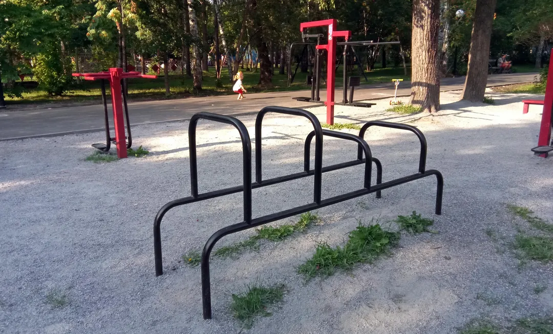 Шведська стінка на майданчику Calisthenics Park at Ядринцевская улица, Новосибирск – фото 5 з 7
