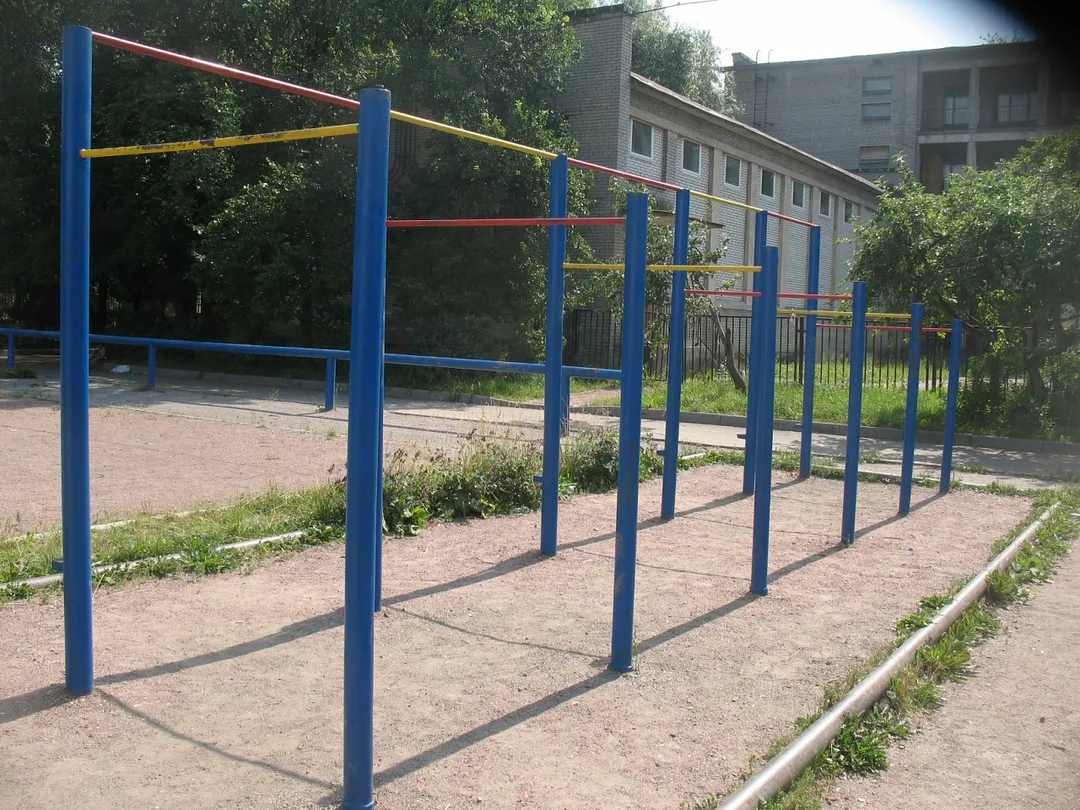 Pull Up Bar at Calisthenics Park at бульвар Новаторов, Санкт-Петербург – photo 1 of 2