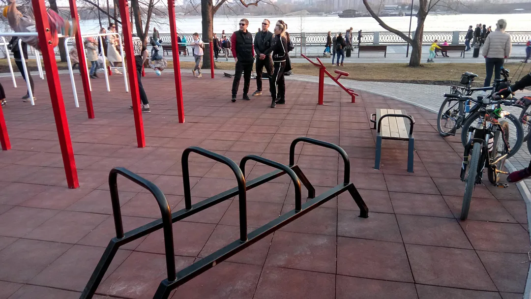 Bancă pentru abdomen la Calisthenics Park at Липовая аллея, городской округ Новосибирск – fotografia 5 din 8