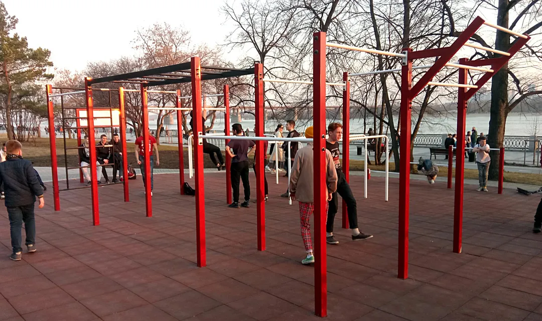 Spalier la Calisthenics Park at Липовая аллея, городской округ Новосибирск – fotografia 4 din 8