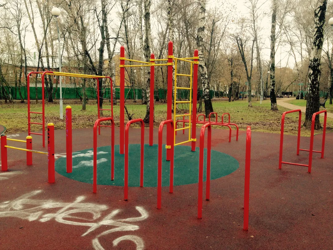 Abs Bench at Calisthenics Park at Новохорошёвский проезд, Москва – photo 4 of 4